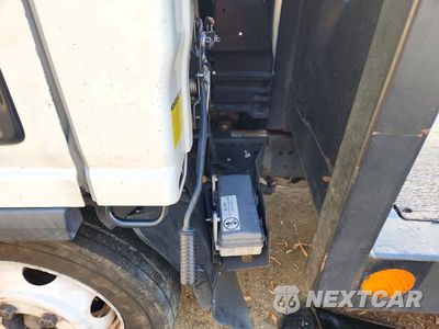 Zdjęcie 12 z 13 samochodu: 2019 ISUZU NPR HD VIN:54DC4W1B8KS813349 - miniatura