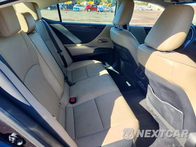 Zdjęcie 10 z 12 samochodu: 2019 LEXUS ES 300H VIN:58AB21B1XKU004393 - miniatura