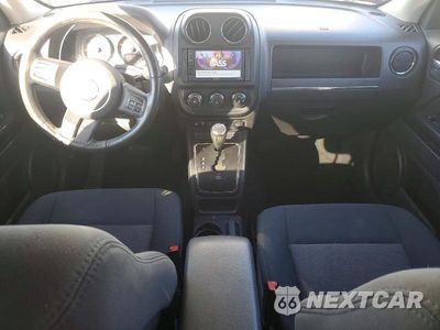 Zdjęcie 8 z 14 samochodu: 2011 JEEP PATRIOT SPORT VIN:1J4NT1GB1BD125461 - miniatura