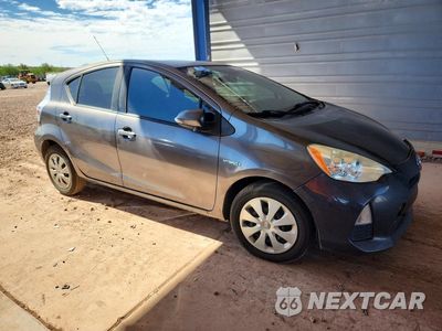 Czwarte zdjęcie samochodu z boku: 2014 TOYOTA PRIUS C ONE VIN:JTDKDTB3XE1072332 - miniatura