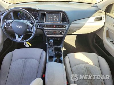 Zdjęcie 8 z 12 samochodu: 2019 HYUNDAI SONATA HYBRID SE VIN:KMHE24L35KA088713 - miniatura