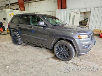 Czwarte zdjęcie samochodu z boku: 2018 JEEP GRAND CHEROKEE LAREDO VIN:1C4RJFAG0JC487414 - miniatura