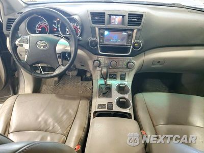 Zdjęcie 8 z 13 samochodu: 2013 TOYOTA HIGHLANDER SE VIN:5TDBK3EH0DS183406 - miniatura