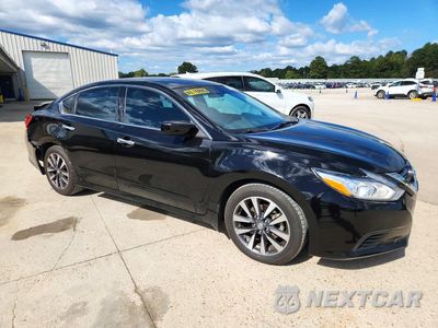 Czwarte zdjęcie samochodu z boku: 2017 NISSAN ALTIMA 2.5 S VIN:1N4AL3AP1HN344157 - miniatura