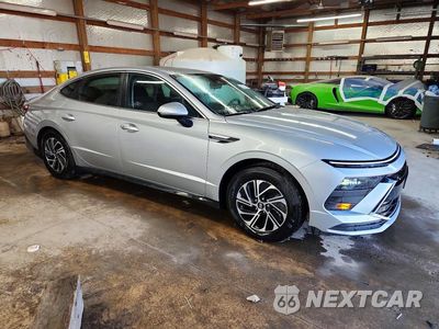 Czwarte zdjęcie samochodu z boku: 2026 HYUNDAI SONATA HYBRID BLUE VIN:KMHL24JJ9TA164699 - miniatura