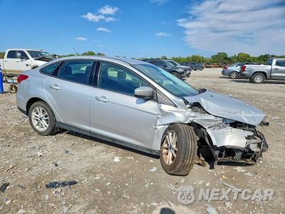 Czwarte zdjęcie samochodu z boku: 2018 FORD FOCUS SE VIN:1FADP3F2XJL229931 - miniatura