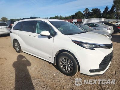 Czwarte zdjęcie samochodu z boku: 2021 TOYOTA SIENNA LE VIN:5TDBSKFC5MS010364 - miniatura