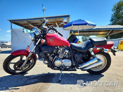 Trzecie zdjęcie samochodu z tyłu: 1987 HONDA VF700 C VIN:JH2RC2111HM300191 - miniatura