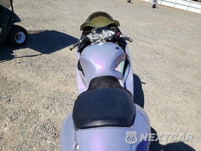 Zdjęcie 6 z 9 samochodu: 2000 SUZUKI GSX1300 R VIN:JS1GW71A1Y2101376 - miniatura