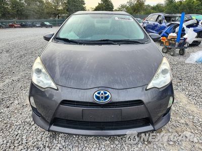 Piąte zdjęcie samochodu w środku: 2012 TOYOTA PRIUS C THREE VIN:JTDKDTB34C1513143 - miniatura