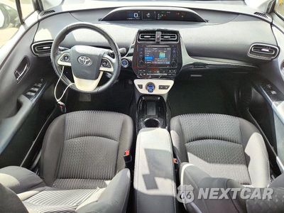 Zdjęcie 8 z 12 samochodu: 2017 TOYOTA PRIUS THREE VIN:JTDKARFU4H3038913 - miniatura
