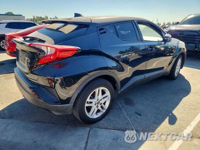 Trzecie zdjęcie samochodu z tyłu: 2020 TOYOTA C-HR LE VIN:JTNKHMBX0L1064147 - miniatura