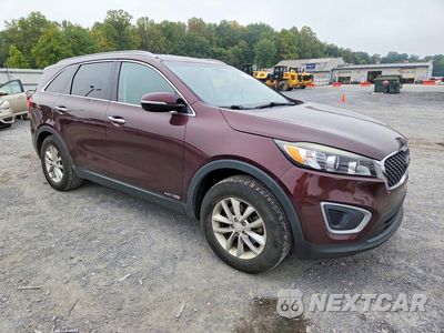 Czwarte zdjęcie samochodu z boku: 2018 KIA SORENTO LX V6 VIN:5XYPGDA57JG374063 - miniatura