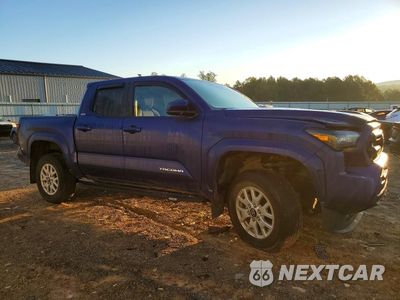 Czwarte zdjęcie samochodu z boku: 2024 TOYOTA TACOMA SR5 VIN:3TMLB5JN2RM021439 - miniatura