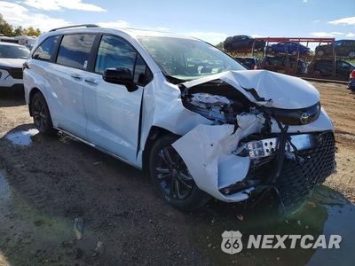 Czwarte zdjęcie samochodu z boku: 2026 TOYOTA SIENNA XSE VIN:5TDXSKFC0TS278467 - miniatura