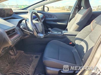 Zdjęcie 7 z 12 samochodu: 2024 TOYOTA PRIUS PRIME SE VIN:JTDACACUXR3019683 - miniatura