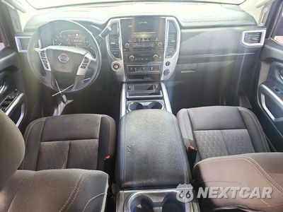 Zdjęcie 8 z 12 samochodu: 2021 NISSAN TITAN SV VIN:1N6AA1EFXMN526517 - miniatura