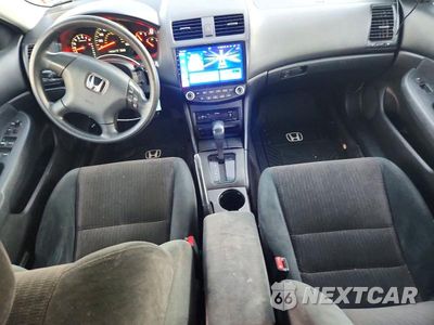 Zdjęcie 8 z 12 samochodu: 2003 HONDA ACCORD LX VIN:1HGCM56343A060296 - miniatura