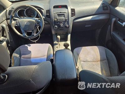 Zdjęcie 8 z 13 samochodu: 2013 KIA SORENTO LX VIN:5XYKT4A22DG309802 - miniatura