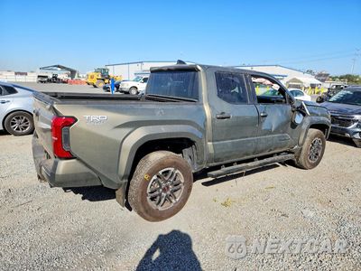Trzecie zdjęcie samochodu z tyłu: 2024 TOYOTA TACOMA TRD SPORT VIN:3TMKB5FNXRM022312 - miniatura