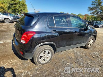 Trzecie zdjęcie samochodu z tyłu: 2022 CHEVROLET TRAX LS VIN:KL7CJKSM8NB520185 - miniatura