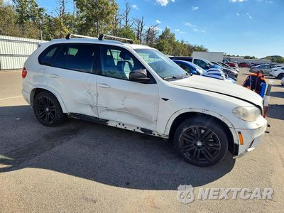 Czwarte zdjęcie samochodu z boku: 2013 BMW X5 XDRIVE50I VIN:5UXZV8C53DL899096 - miniatura