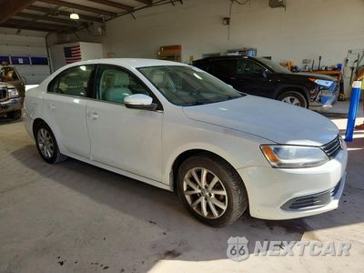 Czwarte zdjęcie samochodu z boku: 2014 VOLKSWAGEN JETTA SE VIN:3VWD17AJ7EM403988 - miniatura