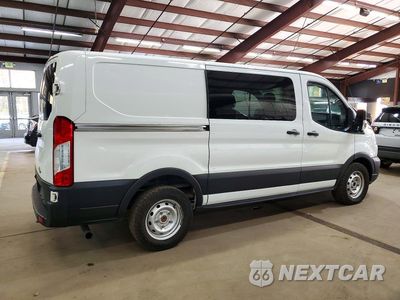 Trzecie zdjęcie samochodu z tyłu: 2020 FORD TRANSIT T-150 VIN:1FTYE1Y83LKA53708 - miniatura