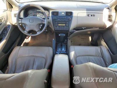 Zdjęcie 8 z 12 samochodu: 2001 HONDA ACCORD EX VIN:JHMCG56611C030334 - miniatura