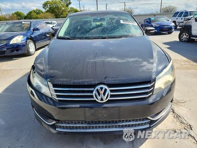 Piąte zdjęcie samochodu w środku: 2012 VOLKSWAGEN PASSAT S VIN:1VWAP7A33CC075051 - miniatura