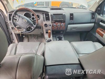 Zdjęcie 8 z 12 samochodu: 2011 TOYOTA TUNDRA CREWMAX LIMITED VIN:5TFFY5F1XBX102366 - miniatura