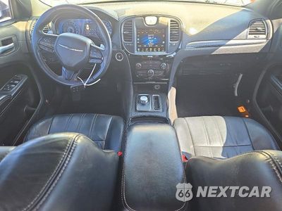 Zdjęcie 8 z 13 samochodu: 2015 CHRYSLER 300 S VIN:2C3CCABG9FH904295 - miniatura