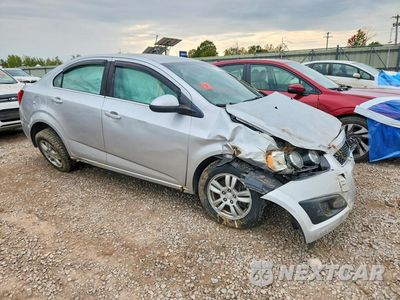 Czwarte zdjęcie samochodu z boku: 2014 CHEVROLET SONIC LT VIN:1G1JC5SGXE4105169 - miniatura
