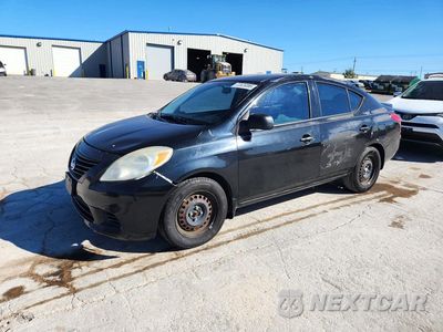 2013 NISSAN VERSA 1.6 S 3N1CN7AP4DL853631 - główne zdjęcie licytacji z USA - miniatura