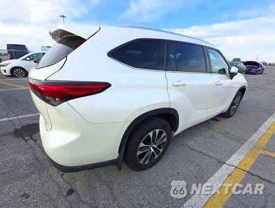 Czwarte zdjęcie samochodu z boku: 2021 TOYOTA HIGHLANDER XLE VIN:5TDHZRBHXMS078269 - miniatura
