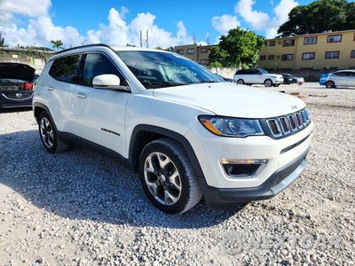 Czwarte zdjęcie samochodu z boku: 2020 JEEP COMPASS LIMITED VIN:3C4NJCCBXLT122678 - miniatura