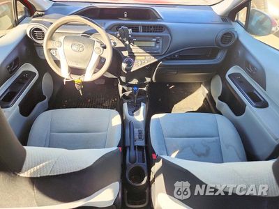 Zdjęcie 8 z 12 samochodu: 2014 TOYOTA PRIUS C ONE VIN:JTDKDTB34E1574608 - miniatura