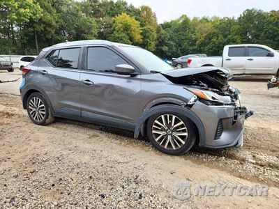 Czwarte zdjęcie samochodu z boku: 2021 NISSAN KICKS SV VIN:3N1CP5CV6ML497712 - miniatura