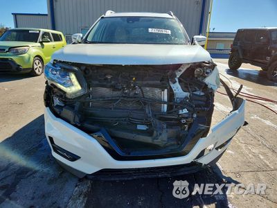 Piąte zdjęcie samochodu w środku: 2018 NISSAN ROGUE SL VIN:JN8AT2MT2JW490388 - miniatura