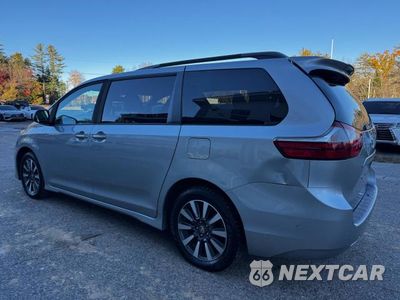 Trzecie zdjęcie samochodu z tyłu: 2019 TOYOTA SIENNA XLE 7-PASSENGER VIN:5TDDZ3DCXKS227743 - miniatura