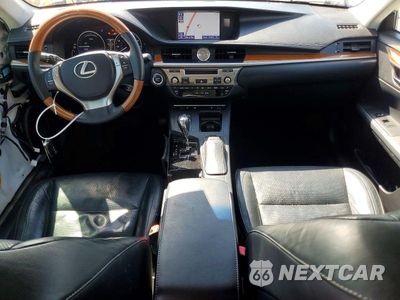 Zdjęcie 8 z 13 samochodu: 2013 LEXUS ES 300H VIN:JTHBW1GG1D2014630 - miniatura