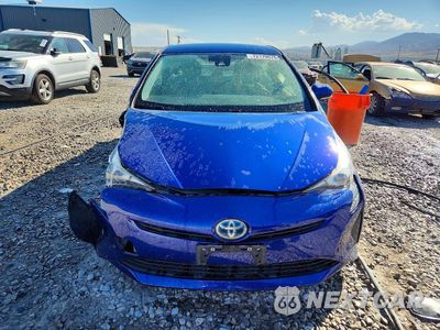Piąte zdjęcie samochodu w środku: 2017 TOYOTA PRIUS THREE VIN:JTDKARFU4H3529790 - miniatura