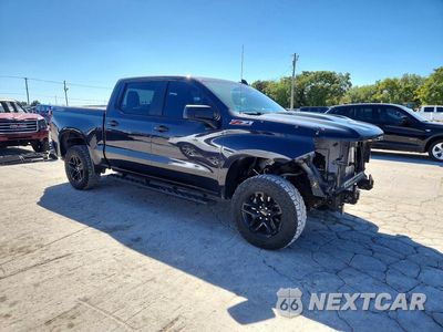 Czwarte zdjęcie samochodu z boku: 2022 CHEVROLET SILVERADO K1500 TRAIL BOSS CUSTOM VIN:3GCPDCEK6NG639632 - miniatura