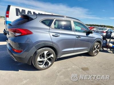 Trzecie zdjęcie samochodu z tyłu: 2018 HYUNDAI TUCSON VALUE VIN:KM8J33A25JU647318 - miniatura