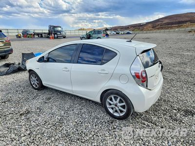 Drugie zdjęcie samochodu z przodu: 2014 TOYOTA PRIUS C THREE VIN:JTDKDTB36E1563688 - miniatura