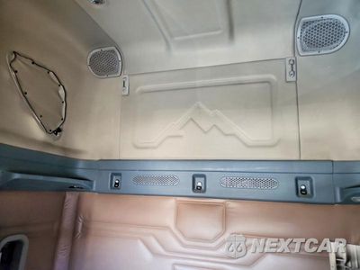 Zdjęcie 10 z 13 samochodu: 2015 FREIGHTLINER CASCADIA SEMI TRUCK VIN:3AKJGLD58FSGD9995 - miniatura