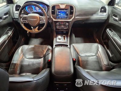 Zdjęcie 8 z 13 samochodu: 2019 CHRYSLER 300 LIMITED VIN:2C3CCAKG0KH578056 - miniatura