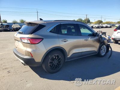 Trzecie zdjęcie samochodu z tyłu: 2020 FORD ESCAPE SE VIN:1FMCU0G63LUB02414 - miniatura