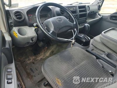 Zdjęcie 8 z 13 samochodu: 2017 HINO 195 BOX TRUCK VIN:JHHSDM2H4HK005318 - miniatura