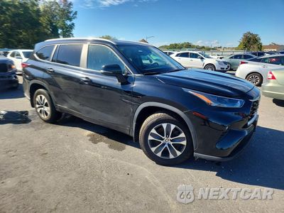 Czwarte zdjęcie samochodu z boku: 2023 TOYOTA HIGHLANDER XLE VIN:5TDKDRBH9PS033333 - miniatura